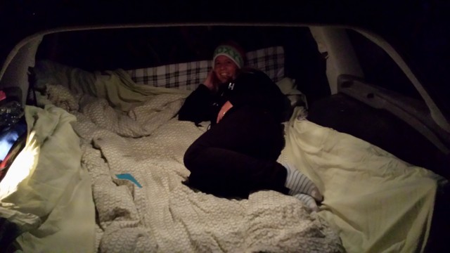 Hur mysigt som helst att sova i bilen!