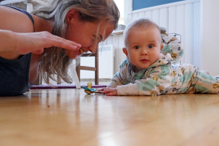 3 bra coreövningar att göra hemma – inspireras av bebisen!